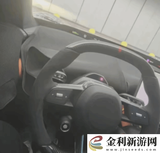 小米YU7內飾實拍再次曝光！雙拼色方案-更偏向家用