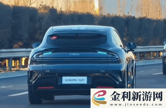 小米YU7內飾實拍再次曝光！雙拼色方案-更偏向家用