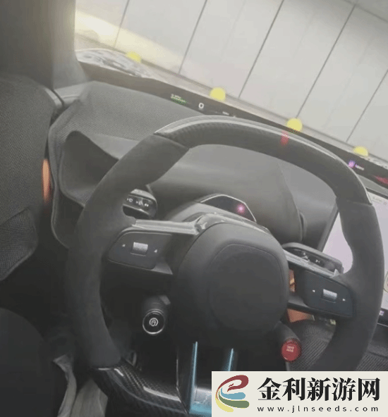 小米YU7內飾實拍再次曝光！雙拼色方案-更偏向家用