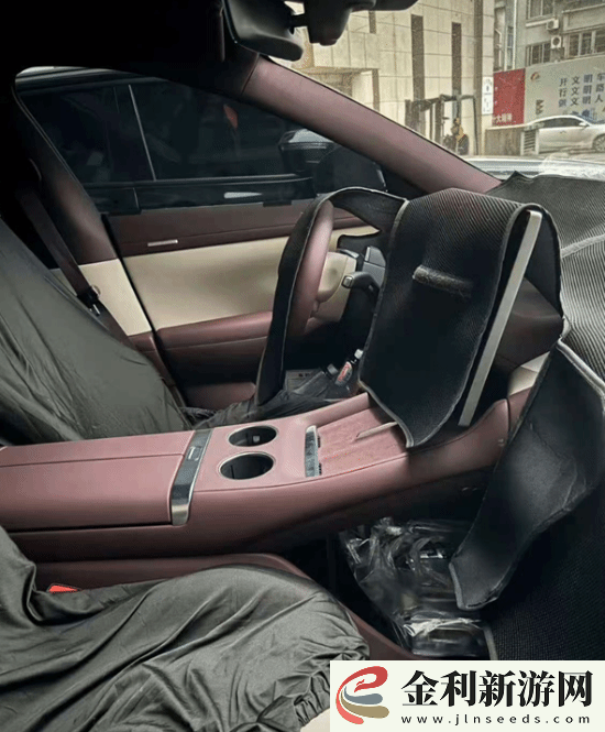 小米YU7內飾實拍再次曝光！雙拼色方案-更偏向家用