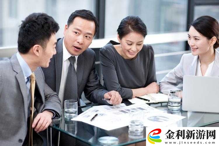 小手伸進總裁褲子拉鏈里