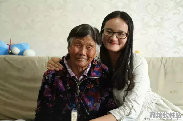 召喚出的神秘存在竟是至親養母